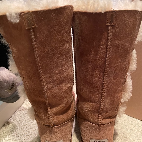 Women’s UGG Bailey button tall boots size 7 chestnut - Picture 3 of 8